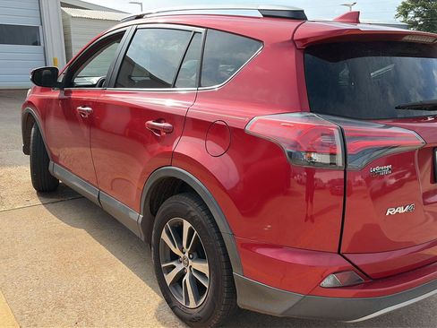 Used 2017 Toyota RAV4 XLE FWD image 2