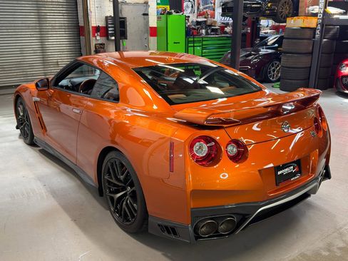 Used 2017 Nissan GT-R Premium w/ Premium Interior Package AWD/4WD image 20