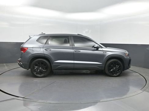 Used 2022 Volkswagen Taos SE w/ Panoramic Sunroof Package AWD/4WD image 34