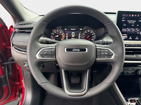 Used 2025 Jeep Compass Latitude w/ Altitude Special Edition image 26