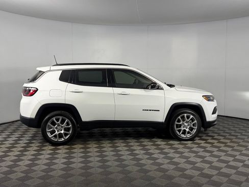 Used 2022 Jeep Compass Latitude AWD/4WD image 5