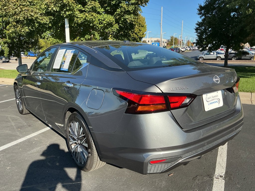 Used 2025 Nissan Altima 2.5 SV FWD image 8