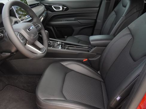 New 2026 Jeep Compass Latitude AWD/4WD image 18