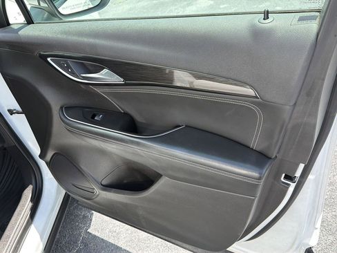 Used 2021 Buick Envision Essence w/ Sport Touring Package FWD image 14