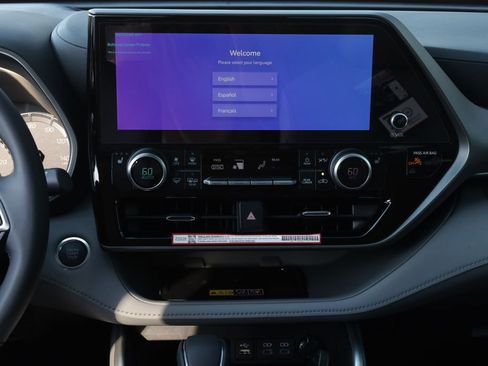 New 2026 Toyota Highlander XLE image 6