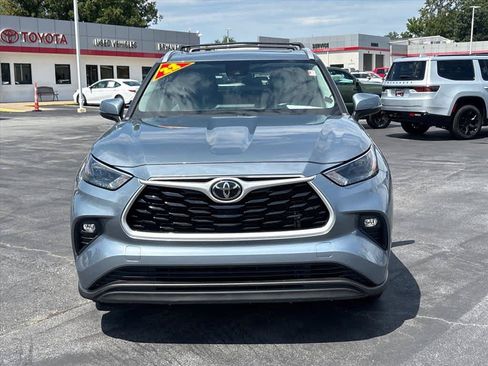 Used 2022 Toyota Highlander XLE AWD/4WD image 23