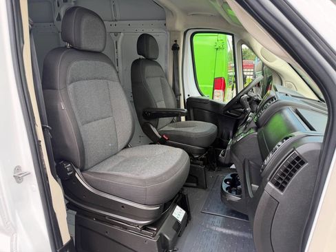 Used 2022 RAM ProMaster 2500 FWD image 9