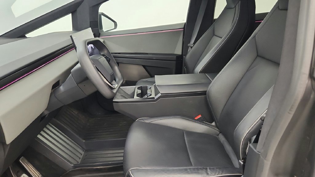 Used 2024 Tesla Cybertruck AWD Crew Cab image 13