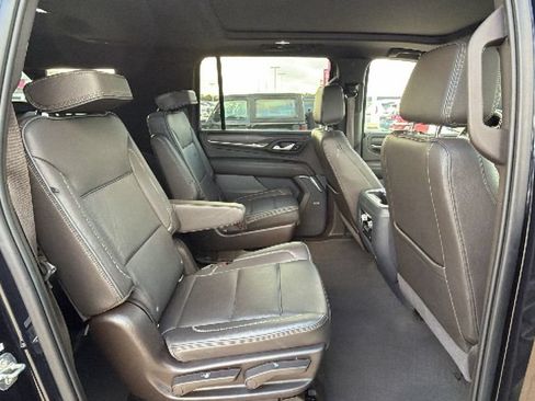 Used 2022 GMC Yukon XL Denali w/ Denali Premium Package RWD image 29