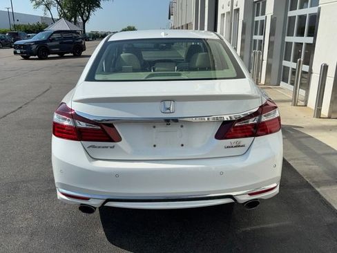Used 2016 Honda Accord Touring image 7