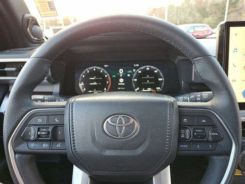 Certified 2025 Toyota 4Runner TRD Off-Road Premium image 18