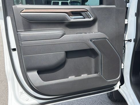 Used 2025 Chevrolet Silverado 1500 LT AWD/4WD image 16