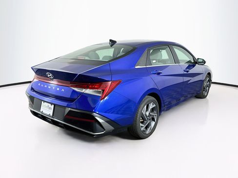 Used 2025 Hyundai Elantra SEL FWD image 9