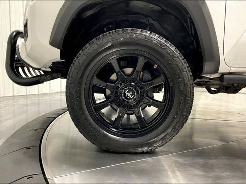 Used 2020 Toyota Tacoma TRD Off-Road w/ Blackout Package image 9
