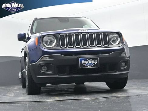 Used 2017 Jeep Renegade Latitude FWD image 18