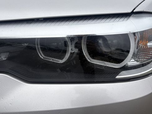 Used 2020 BMW 530i xDrive w/ Premium Package image 6