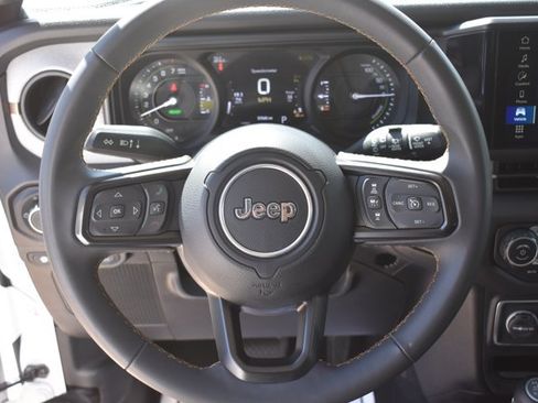 Used 2024 Jeep Wrangler Unlimited AWD/4WD image 19