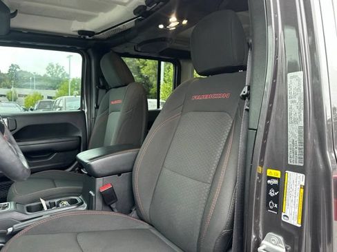 Used 2023 Jeep Wrangler Unlimited Rubicon w/ Cold Weather Group AWD/4WD image 22