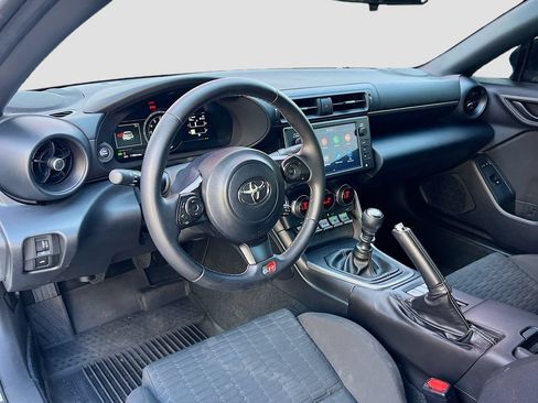Used 2023 Toyota GR86 w/ ALL Weather Mat Package (TMS) RWD image 9