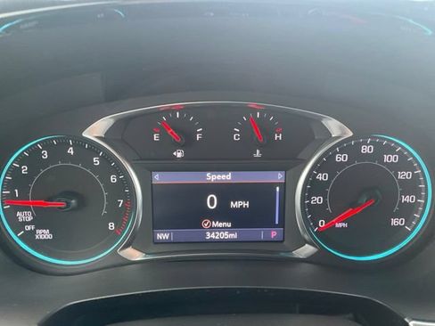 Used 2023 Chevrolet Traverse LT w/ LT Premium Package AWD/4WD image 4