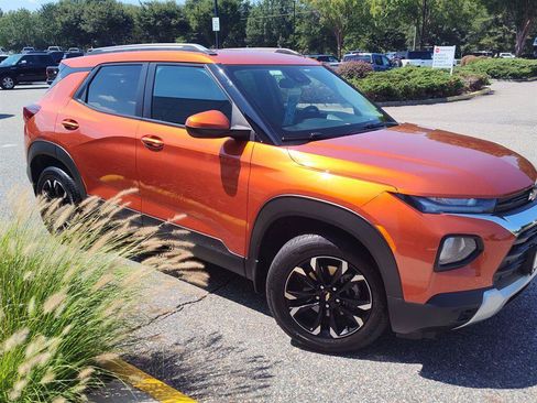 Used 2023 Chevrolet TrailBlazer LT w/ Convenience Package AWD/4WD image 2