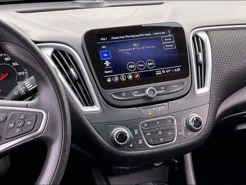 Used 2024 Chevrolet Malibu LT image 9