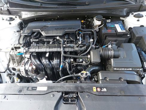 Certified 2025 Hyundai Elantra SEL w/ Cargo Package image 30