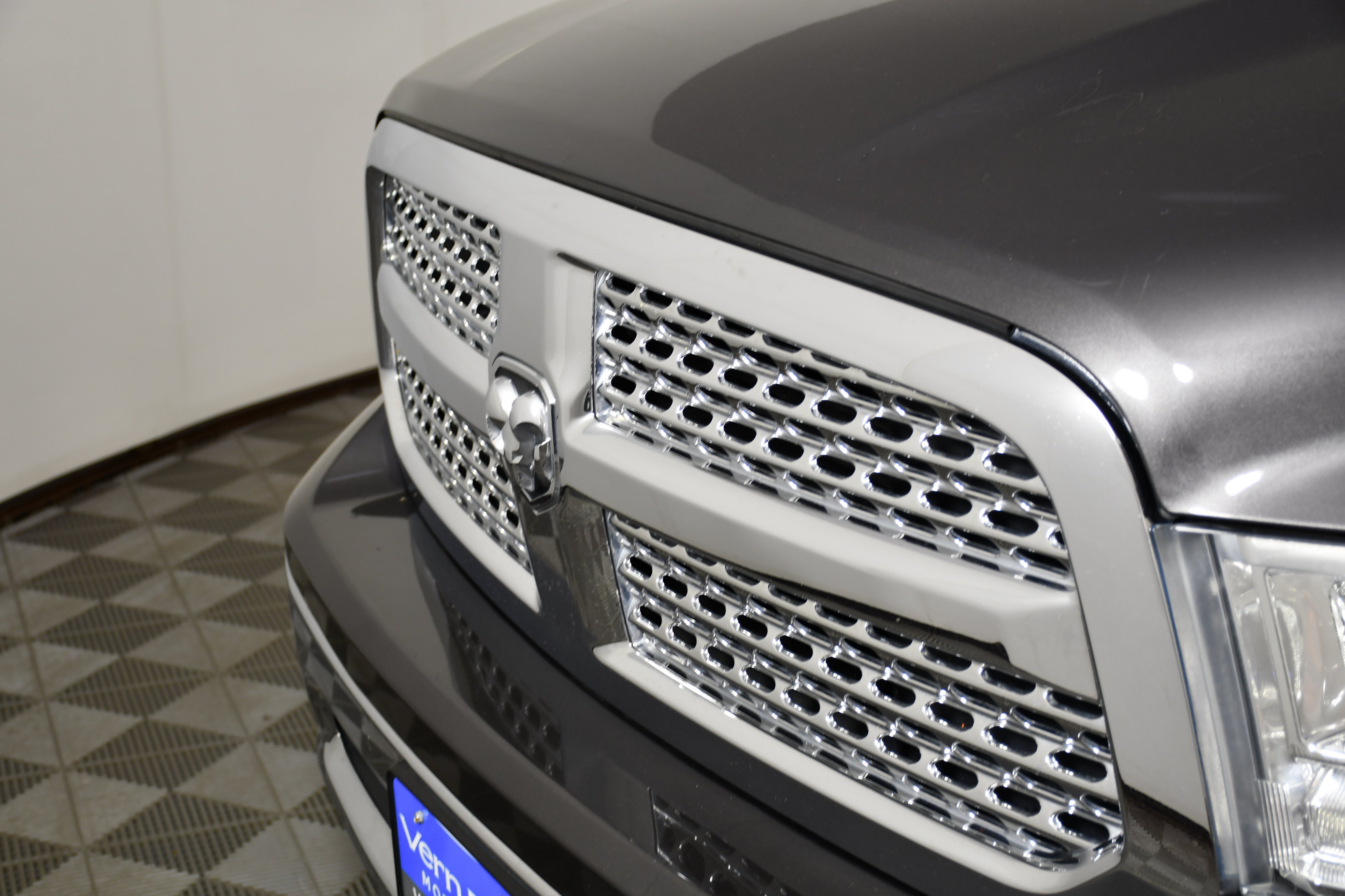 Used 2018 RAM 1500 Laramie AWD/4WD image 11
