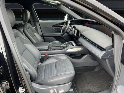 Used 2025 Lincoln Nautilus Reserve w/ Jet Appearance Package image 15