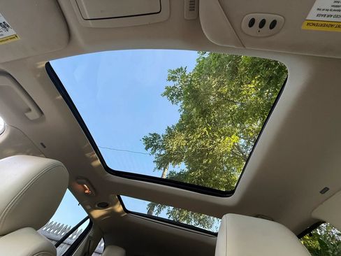 Used 2019 Lincoln MKT AWD image 18