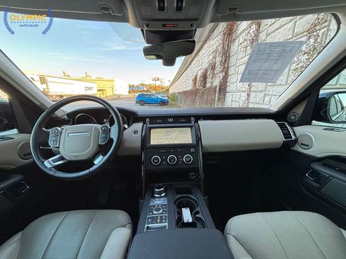 Used 2018 Land Rover Discovery SE image 18