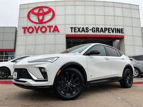 Used 2025 Buick Envista Sport Touring image 2