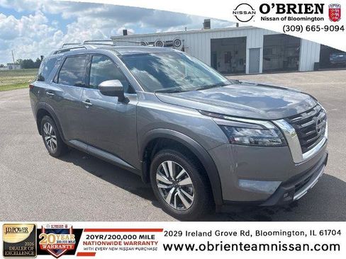 Certified 2025 Nissan Pathfinder SL AWD/4WD image 1