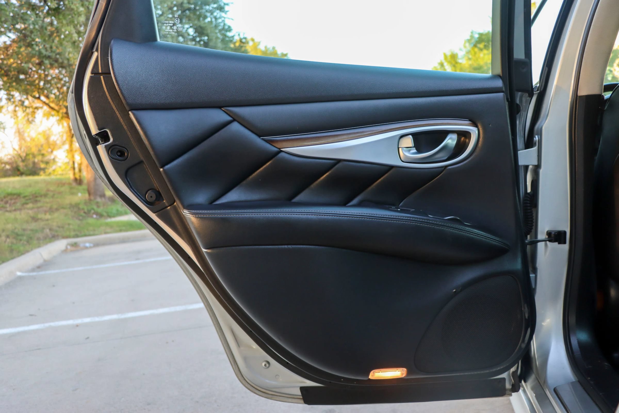 Used 2013 INFINITI M37 w/ Premium Pkg RWD image 12
