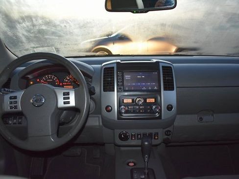 Used 2020 Nissan Frontier SV image 29