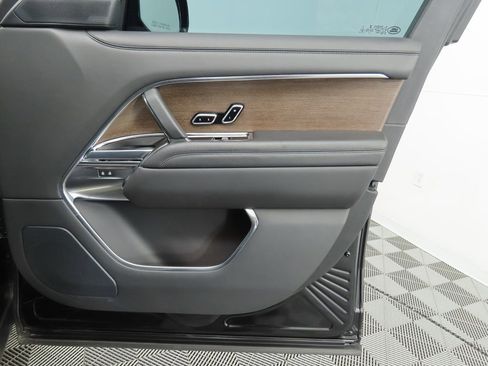 Used 2023 Land Rover Range Rover Long Wheelbase SE image 25