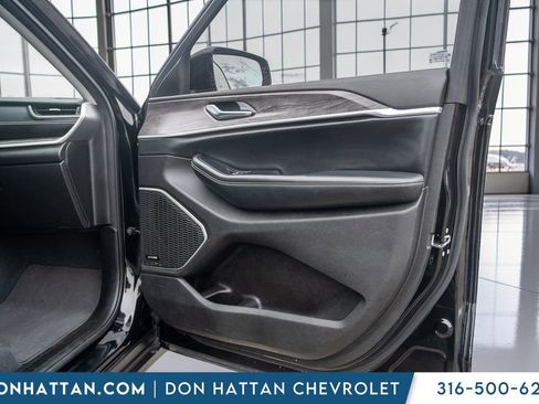 Used 2023 Jeep Grand Cherokee Limited w/ Black Appearance Package AWD/4WD image 29
