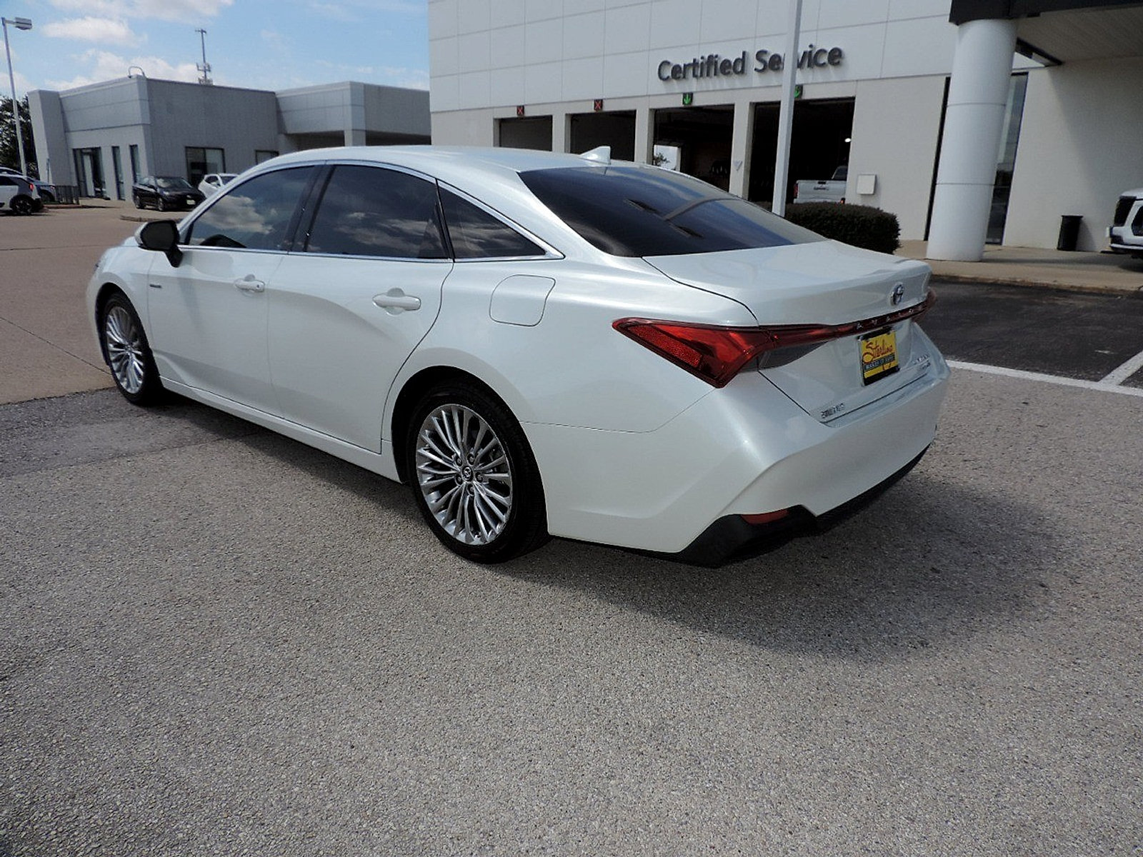 Used 2019 Toyota Avalon Limited FWD image 7