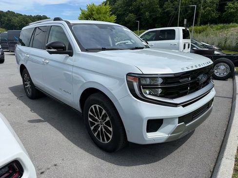 Used 2025 Ford Expedition Platinum AWD/4WD image 12