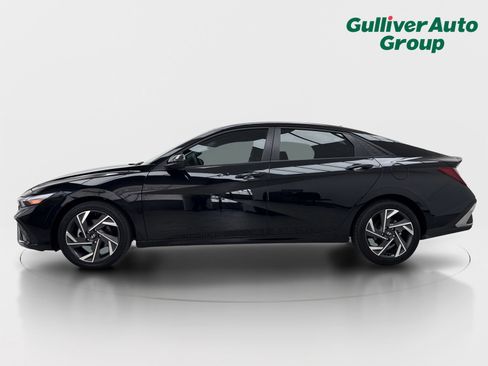 Used 2025 Hyundai Elantra Sport FWD image 3
