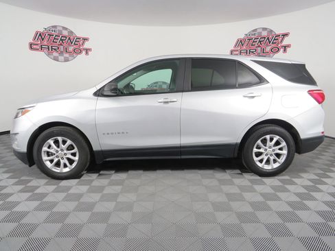 Used 2021 Chevrolet Equinox LS w/ LS Convenience Package image 4