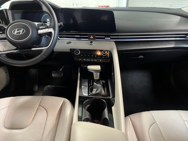 Used 2025 Hyundai Elantra Limited FWD image 21