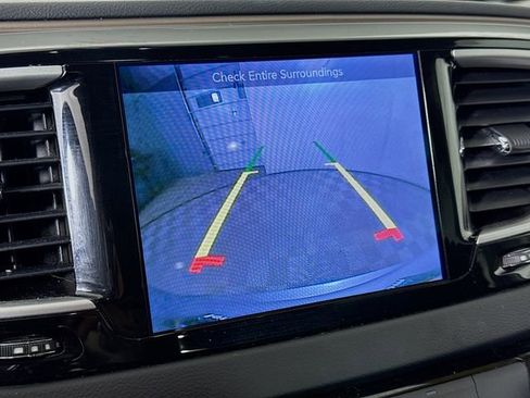 Used 2017 Chrysler Pacifica Touring image 14