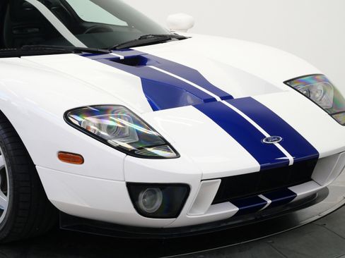 Used 2005 Ford GT RWD image 39
