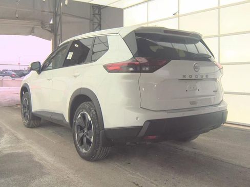 Certified 2025 Nissan Rogue SV image 6