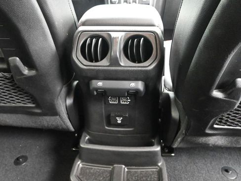 Used 2020 Jeep Wrangler Unlimited Rubicon w/ Quick Order Package 28Y Recon image 13