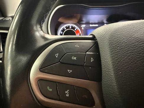 Used 2020 Jeep Cherokee Limited w/ Technology Group FWD image 18