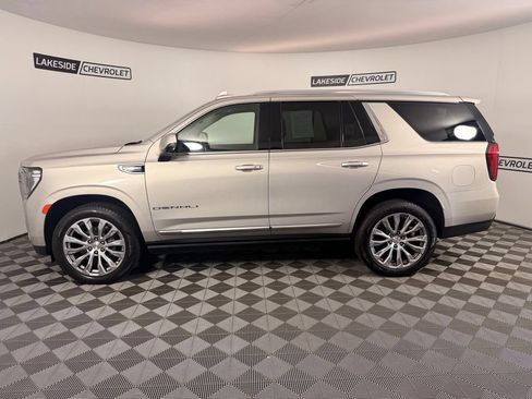 Used 2021 GMC Yukon Denali w/ Denali Premium Package AWD/4WD image 3