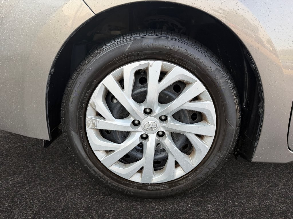 Used 2017 Toyota Corolla LE w/ Carpet Mat Package (TMS) FWD image 14