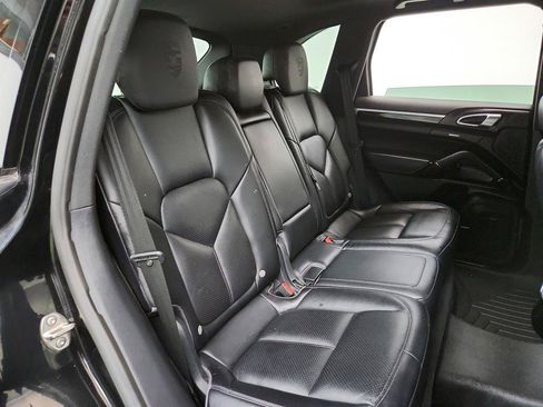 Used 2017 Porsche Cayenne Platinum Edition AWD/4WD image 29